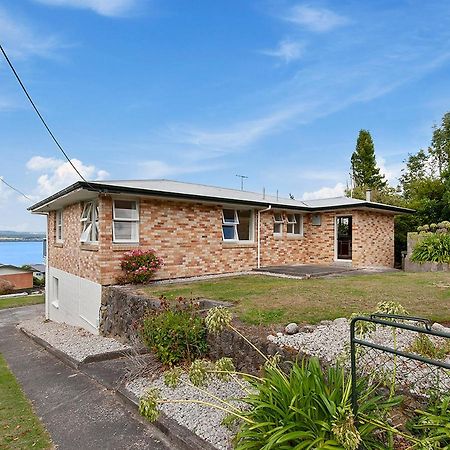 Lofty Lakeviews - Acacia Bay Holiday Home Taupomeer Buitenkant foto