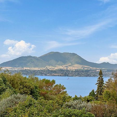 Lofty Lakeviews - Acacia Bay Holiday Home Taupomeer Buitenkant foto