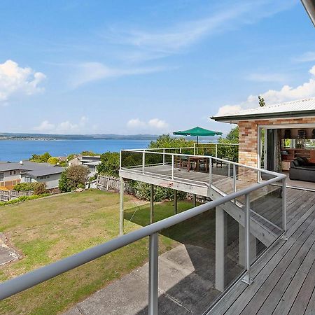 Lofty Lakeviews - Acacia Bay Holiday Home Taupomeer Buitenkant foto