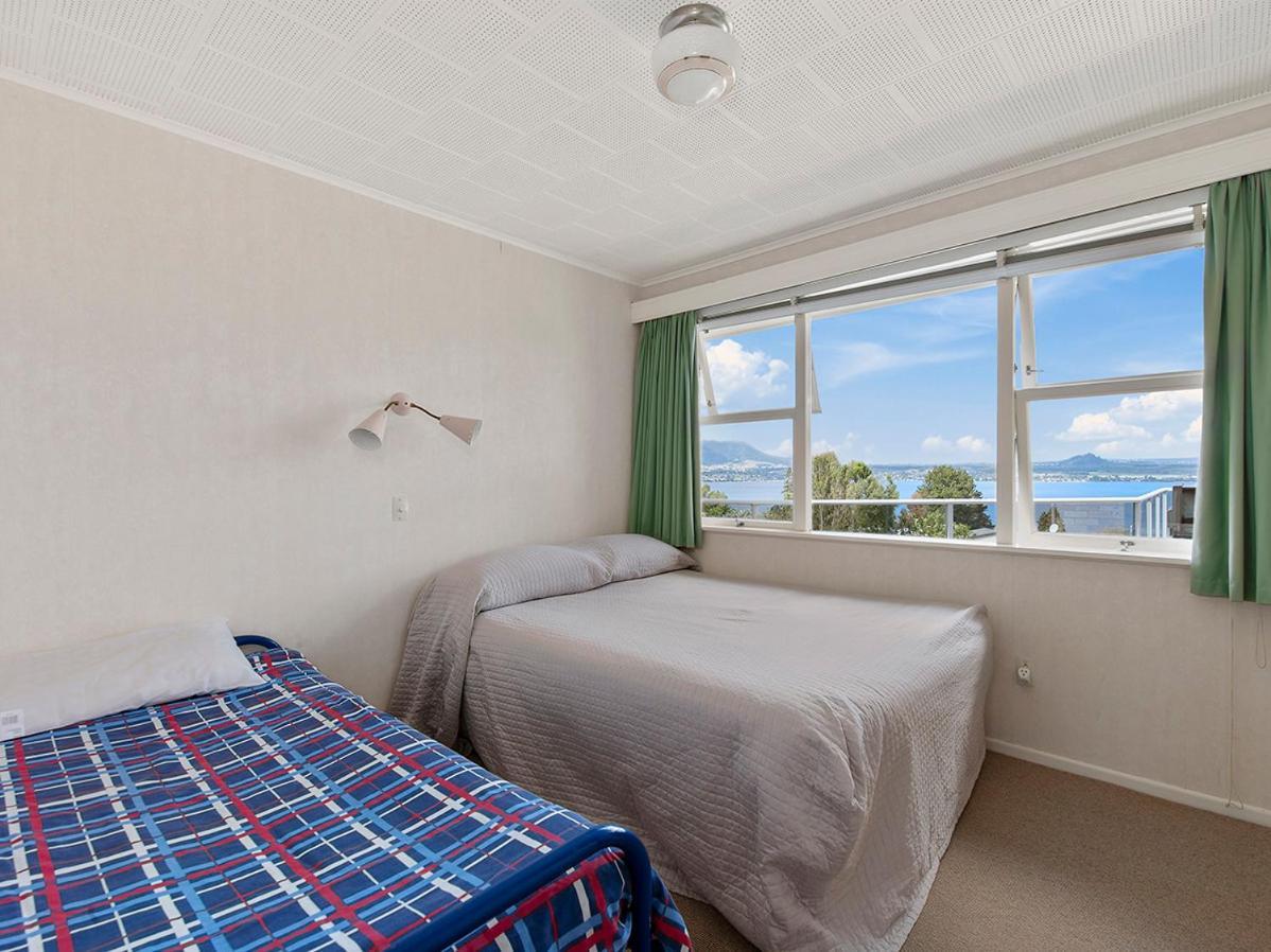 Lofty Lakeviews - Acacia Bay Holiday Home Taupomeer Buitenkant foto