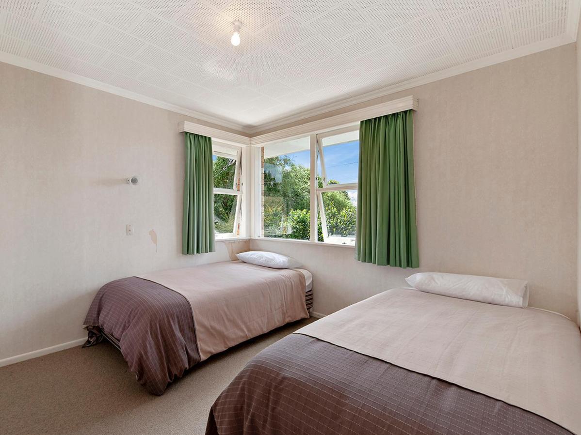 Lofty Lakeviews - Acacia Bay Holiday Home Taupomeer Buitenkant foto