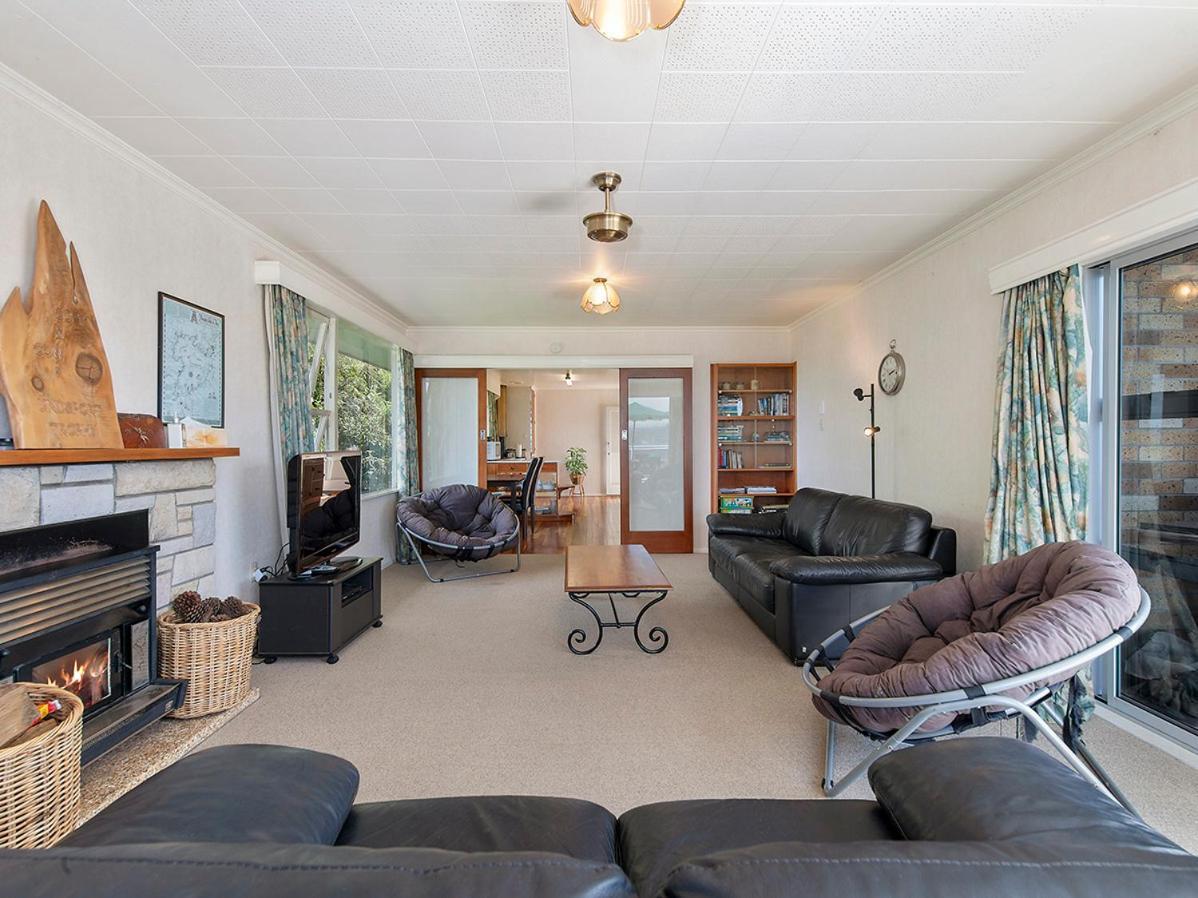 Lofty Lakeviews - Acacia Bay Holiday Home Taupomeer Buitenkant foto