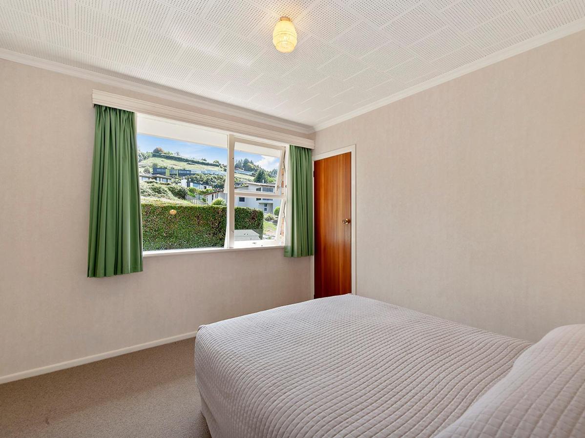 Lofty Lakeviews - Acacia Bay Holiday Home Taupomeer Buitenkant foto