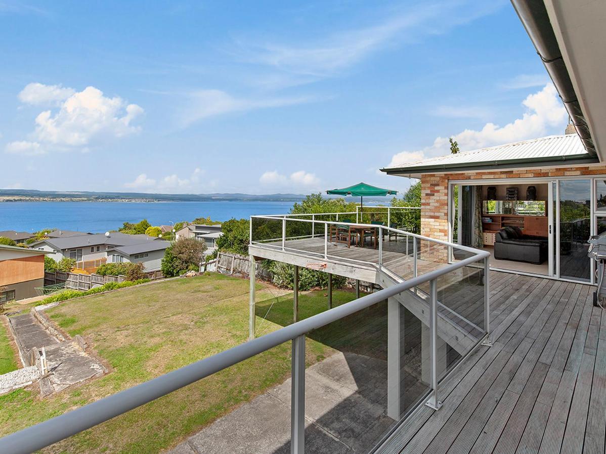 Lofty Lakeviews - Acacia Bay Holiday Home Taupomeer Buitenkant foto