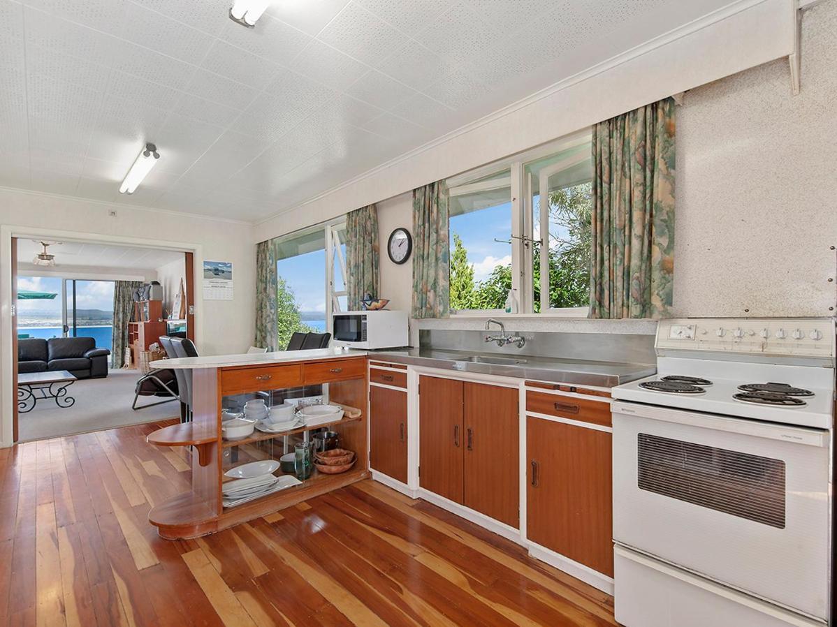 Lofty Lakeviews - Acacia Bay Holiday Home Taupomeer Buitenkant foto